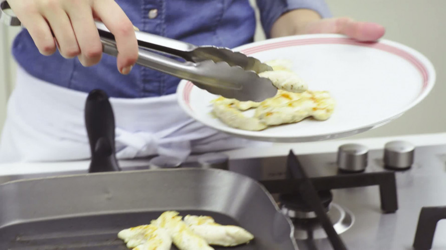 Speltpita met gegrilde kip en rodecoleslaw Stap 5.mp4