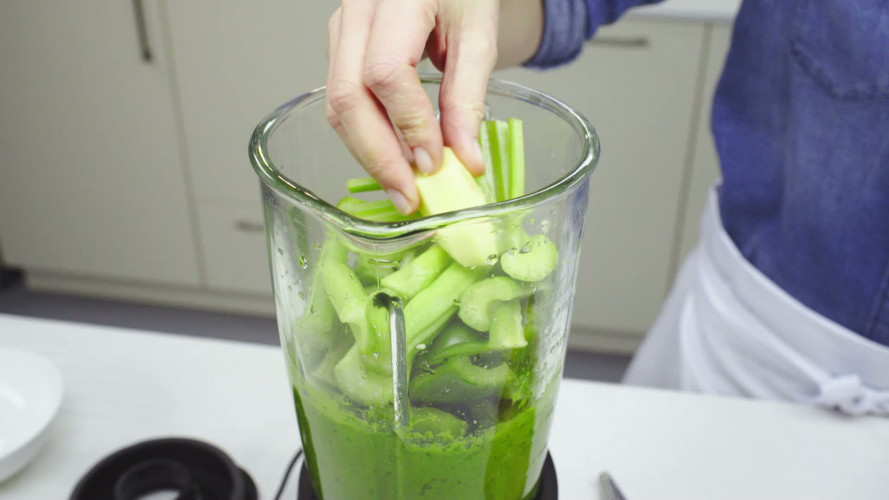 Spinaziesmoothie met paprika, gember en banaan Stap 3.mp4