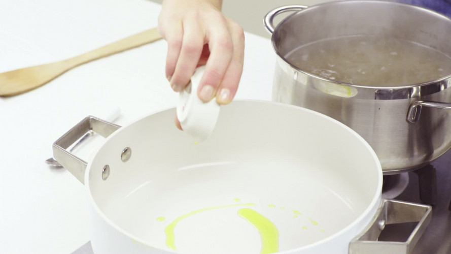 Volkorenspaghetti met amandelpesto, broccoli en tomaten Stap 5.mp4