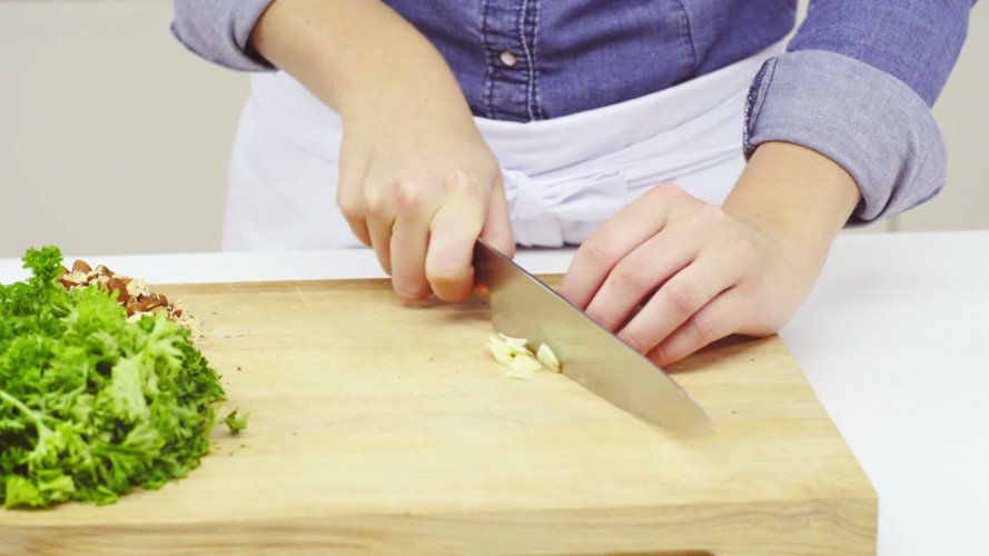 Volkorenspaghetti met amandelpesto, broccoli en tomaten Stap 3.mp4