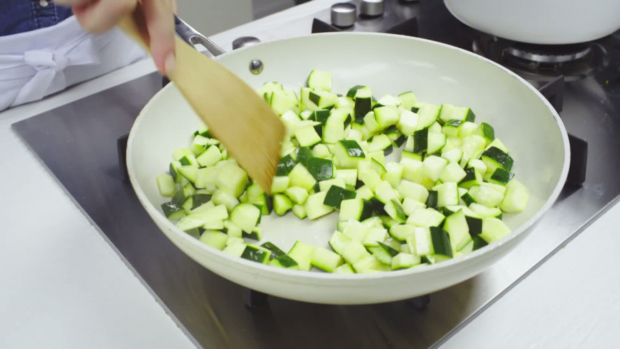 Zwarte bonenstoof met feta Stap 4.mp4