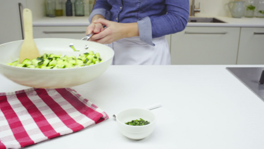 Zwarte bonenstoof met feta Stap 5.mp4