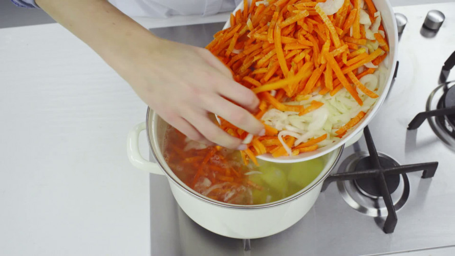 Hutspot met tijmgehaktballetjes Stap 1.mp4