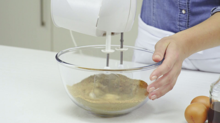 Karamelcupcakes met chocoladecreme Stap 2.mp4