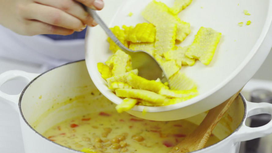 Maissoep met chorizo, kikkererwten en paprika Stap 8.mp4