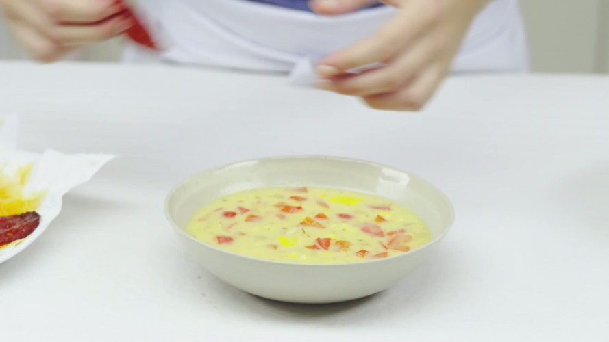 Maissoep met chorizo, kikkererwten en paprika Stap 9.mp4