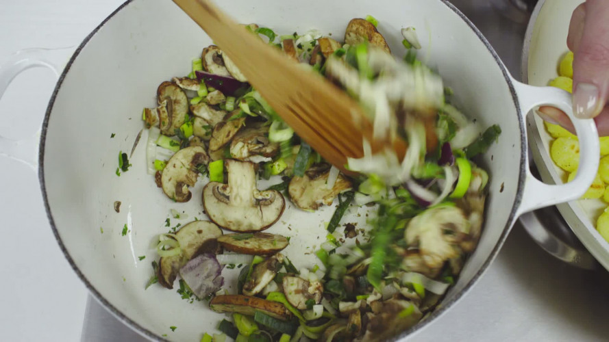 Ovengnocchi met tonijn, champignons en tomaat Stap 3.mp4