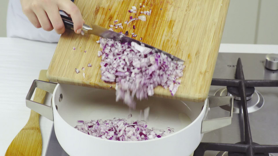 Rigatoni met frisse tomatensaus stap 02.mp4