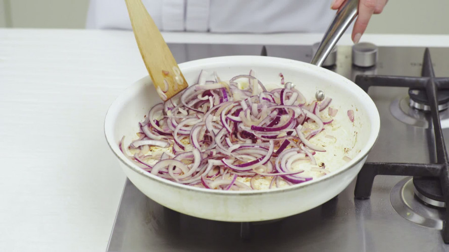 Rode-ui-bietenstamp met spek Stap 4.mp4