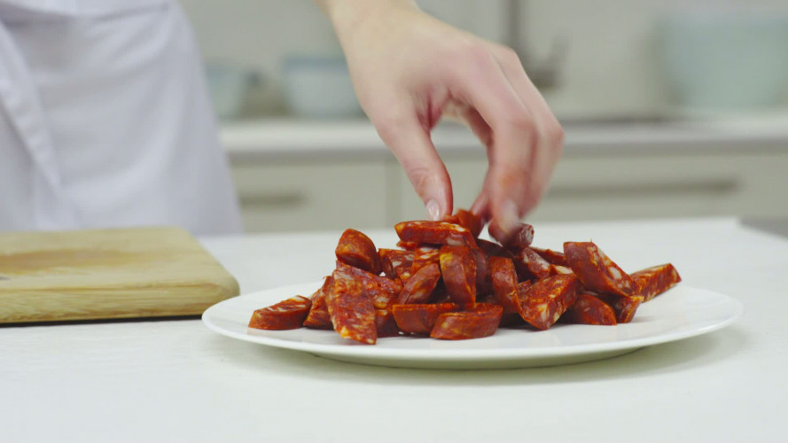 Witte winterstamppot met bieslook en gebakken chorizo Stap 2.mp4