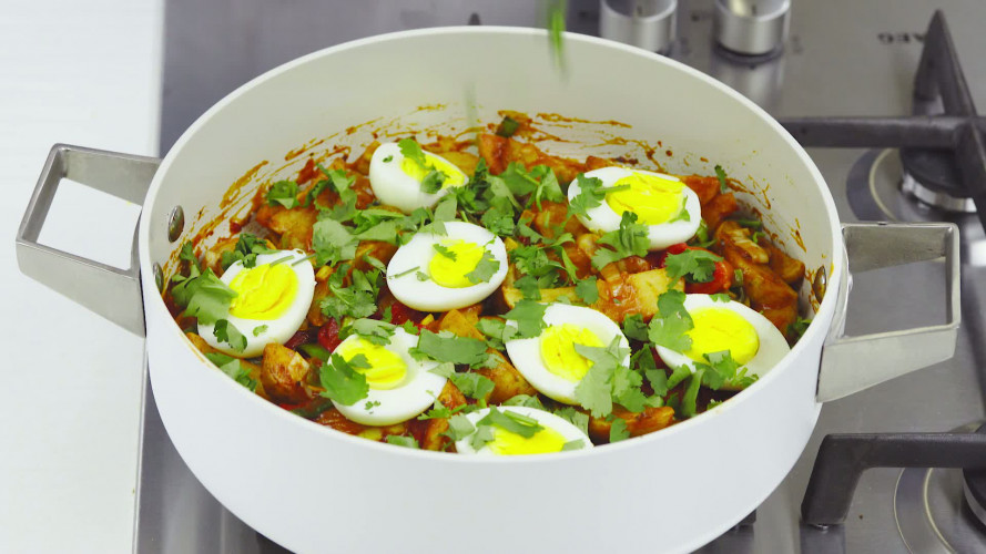 Stoof van prei, tomaat, aardappel en ei stap 06.mp4