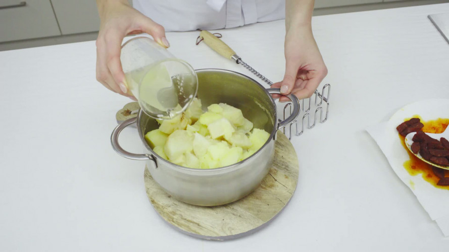 Witte winterstamppot met bieslook en gebakken chorizo Stap 6.mp4