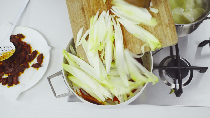 Witte winterstamppot met bieslook en gebakken chorizo Stap 5.mp4