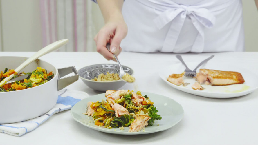 Zoete aardappelstamppot met groene kool, taugé en pinda Stap 7.mp4