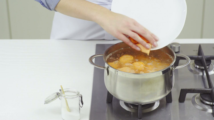 Zoete aardappelstamppot met groene kool, taugé en pinda Stap 1.mp4