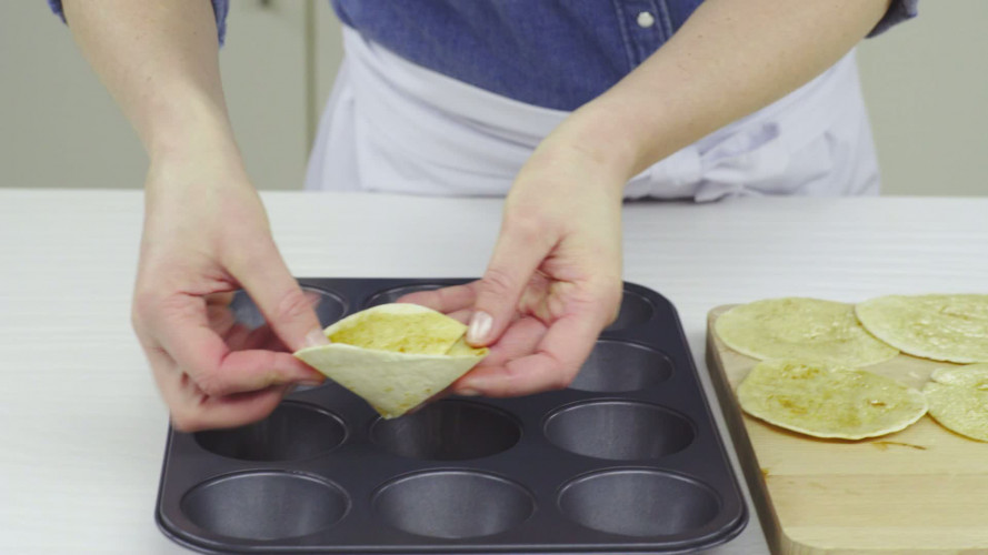 Mini-tortilla's met geitenkaas en avocadomousse Stap 3.mp4