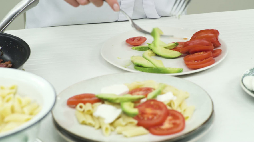 Mozzarella-pastasalade met spekjes Stap 6.mp4