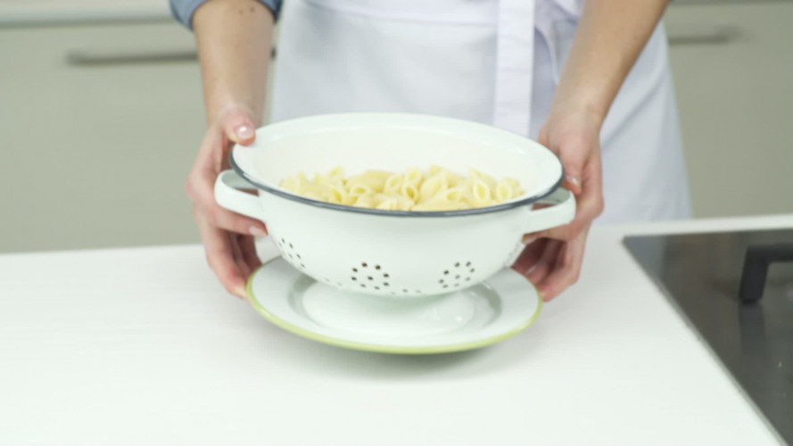 Mozzarella-pastasalade met spekjes Stap 5.mp4