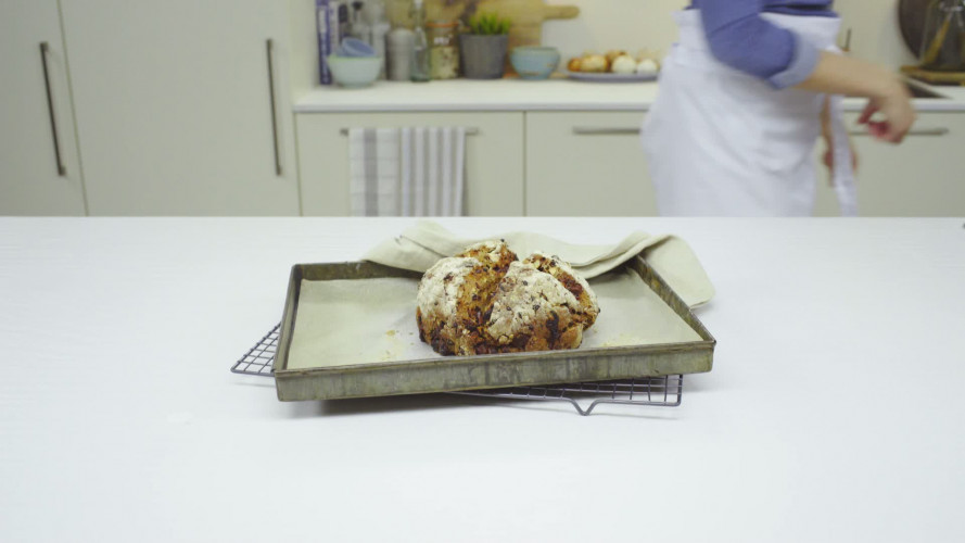 Roggebrood met noten en bessen Stap 5.mp4