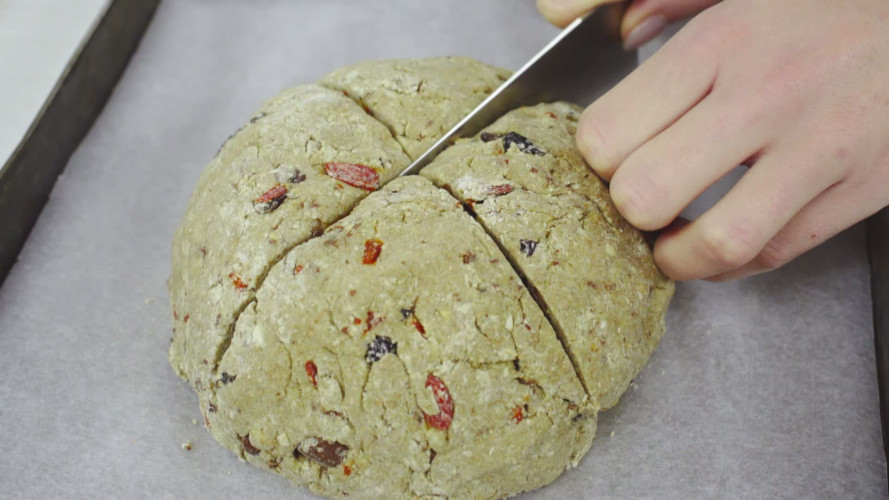 Roggebrood met noten en bessen Stap 4.mp4