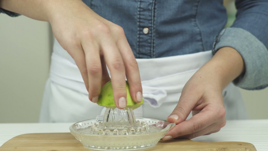 Broodje Aziatische visburger met sla Stap 3.mp4