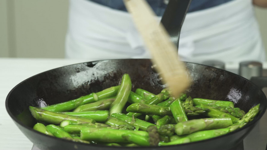 Groene asperge-frittata met verse kruiden Stap 7.mp4