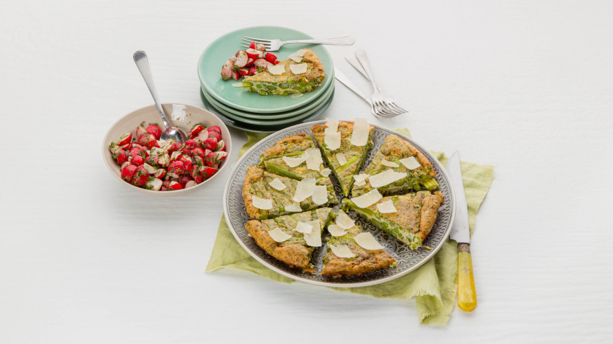 Groene-aspergefrittata met verse kruiden