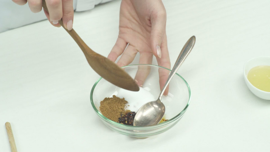 Langzaam gegaard krokant five spice buikspek Stap 4.mp4