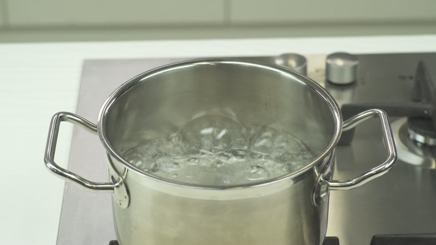 Langzaam gegaard krokant five spice buikspek Stap 1.mp4