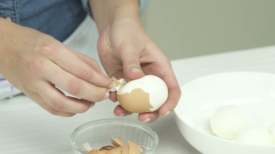 Snelle eggs benedict met asperges en zalm Stap 5.mp4