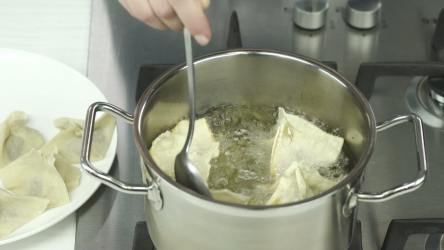 Wontons met hoisineend en sojadip Stap 8.mp4