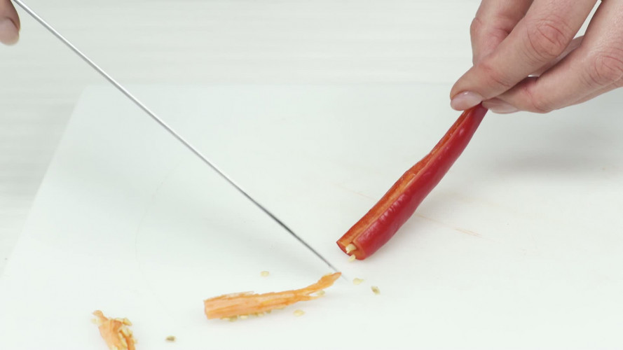 Pittige rabarbercompote met aardbeien Stap 1.mp4