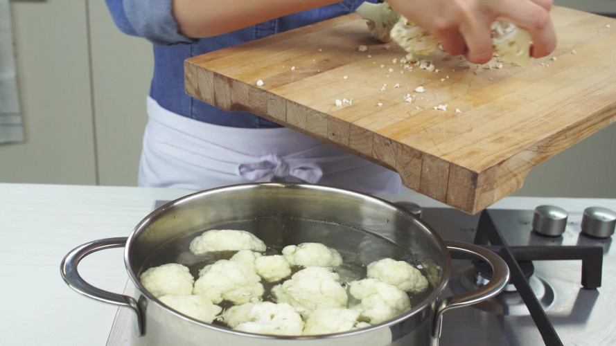 Hartige geitenkaas-cheesecake met bloemkool en antiboise Stap 2.mp4