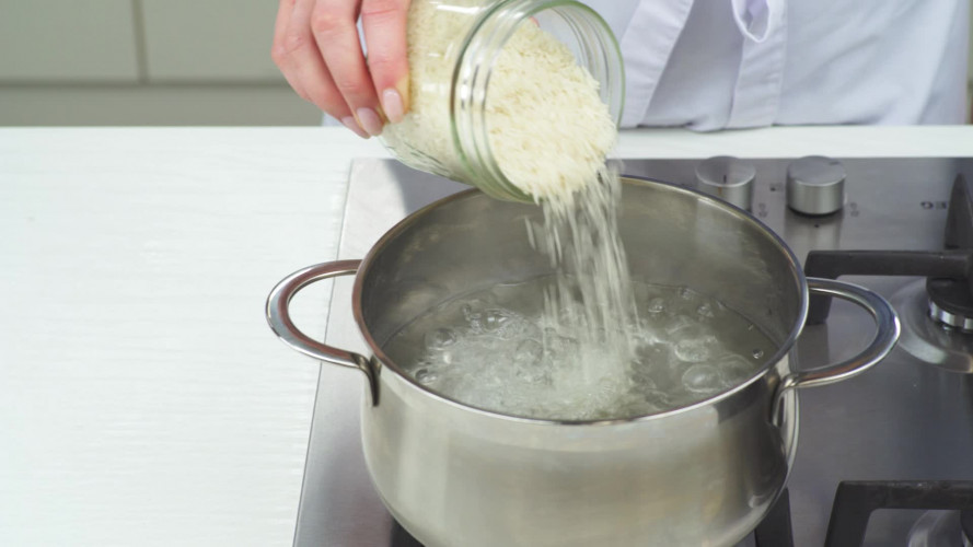 Indiase curry met kip, aardappel en aubergine Stap 1.mp4