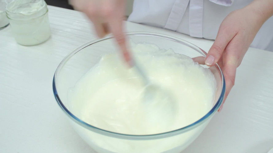 Limoncello-kwarktaart met cantuccinibodem Stap 6.mp4