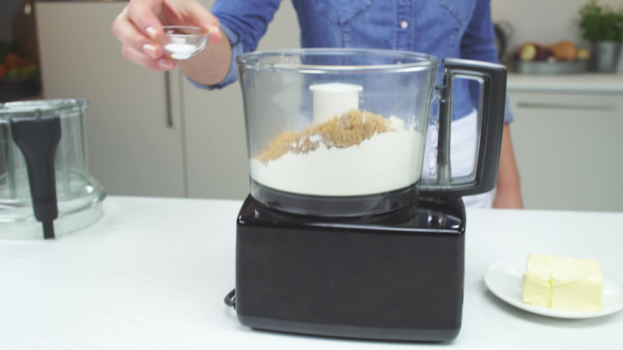 Notentaart met zoute karamel Stap 2.mp4