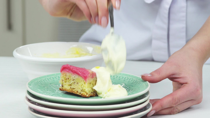 Omgekeerde rabarbercake met lemoncurdcreme Stap 12.mp4