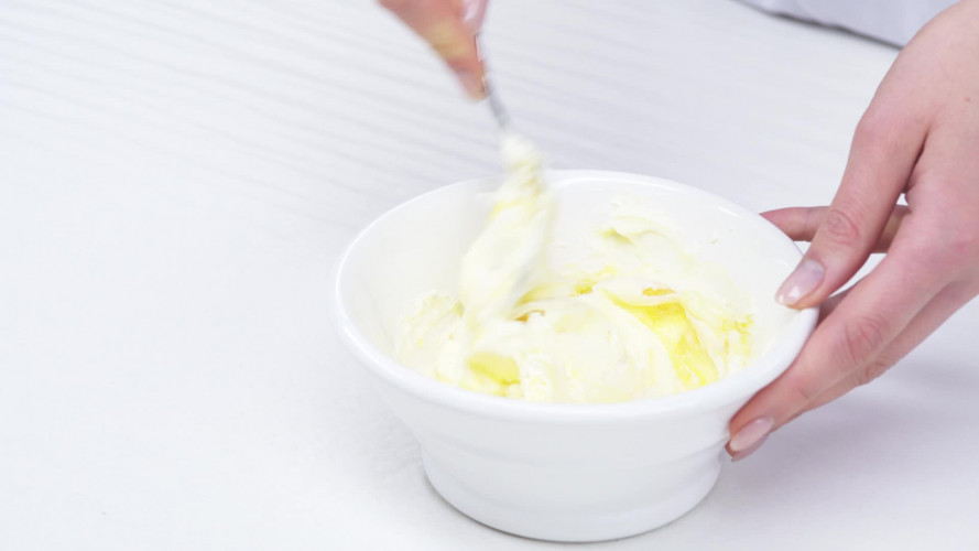 Omgekeerde rabarbercake met lemoncurdcreme Stap 11.mp4