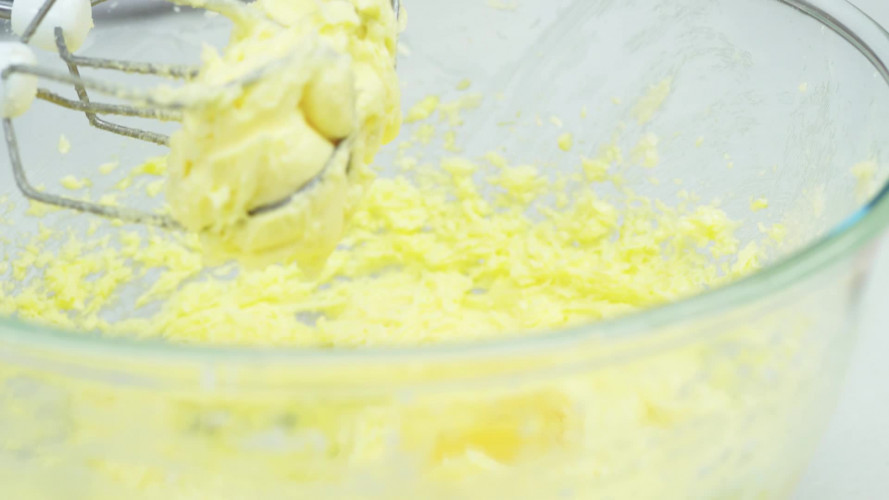 Omgekeerde rabarbercake met lemoncurdcreme Stap 6.mp4
