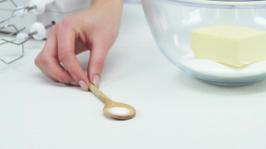 Omgekeerde rabarbercake met lemoncurdcreme Stap 5.mp4