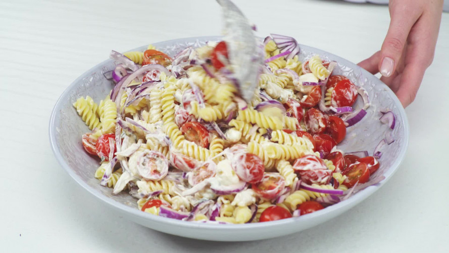 Pastasalade met tomaat en tijm Stap 4.mp4