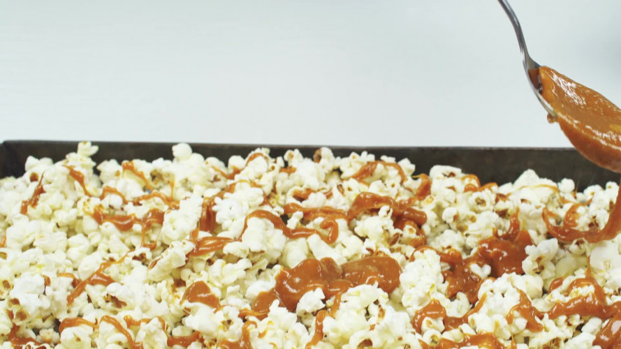 Zoute karamelpopcorn Stap 7.mp4