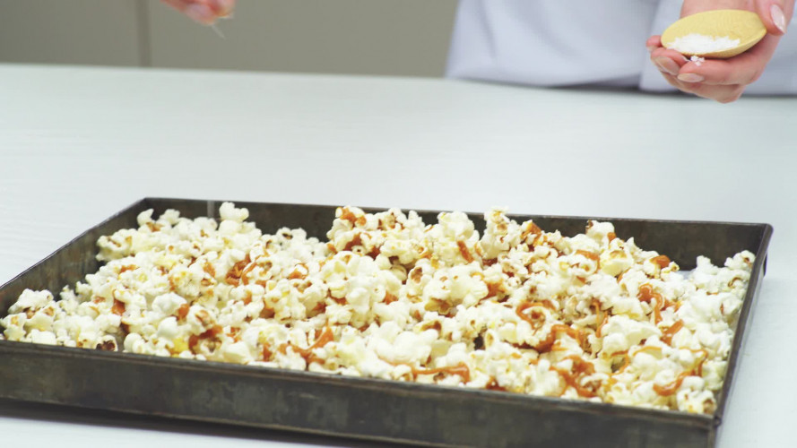 Zoute karamelpopcorn Stap 8.mp4