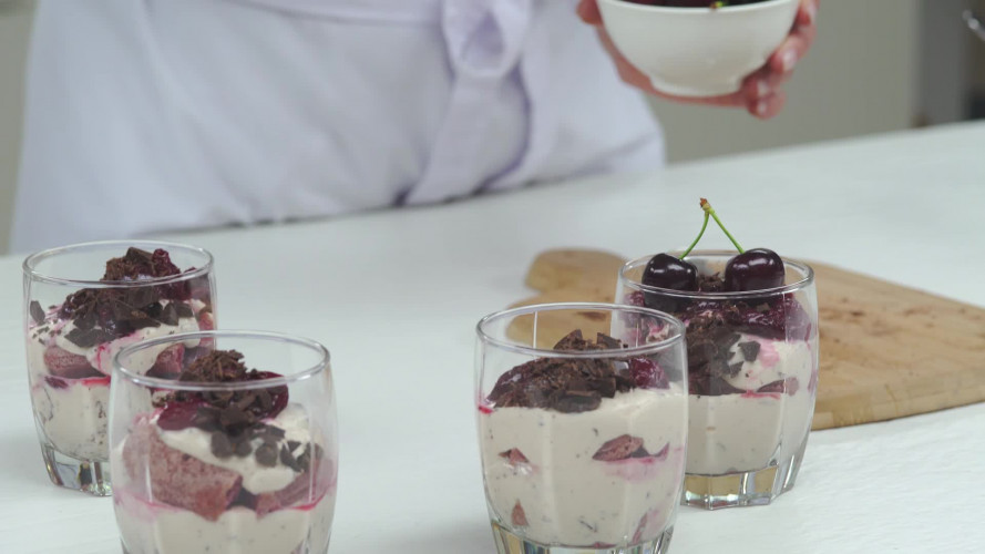 Tiramisu met kersen Stap 10.mp4