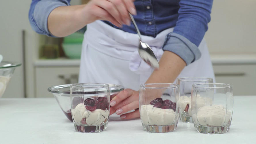 Tiramisu met kersen Stap 8.mp4