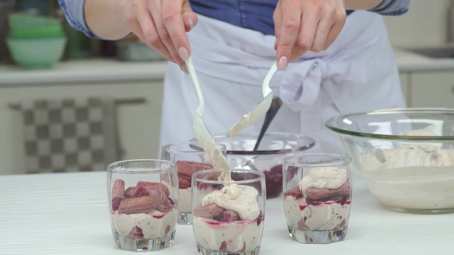 Tiramisu met kersen Stap 9.mp4