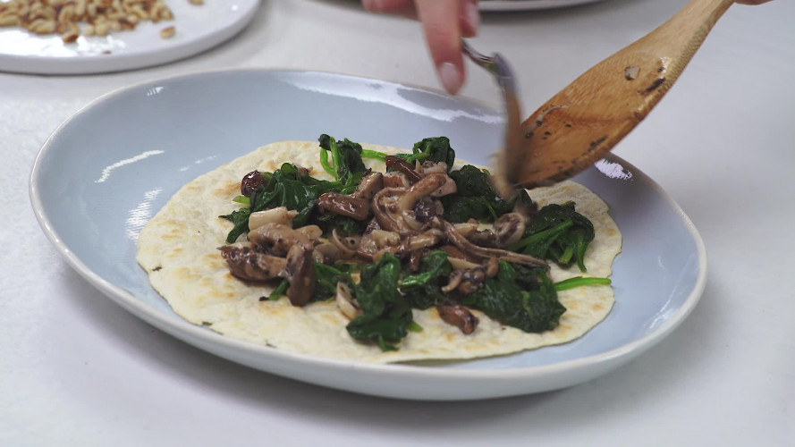 Piadina met paddenstoelen, truffeltapenade en spinazie Stap 7.mp4