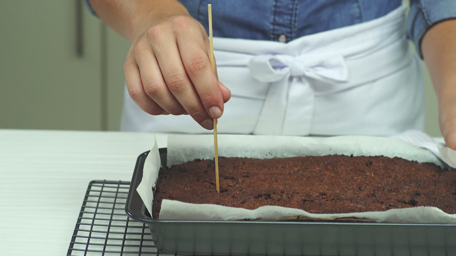 Brownies met amandelmeel, dadels en pecannoten Stap 6.mp4
