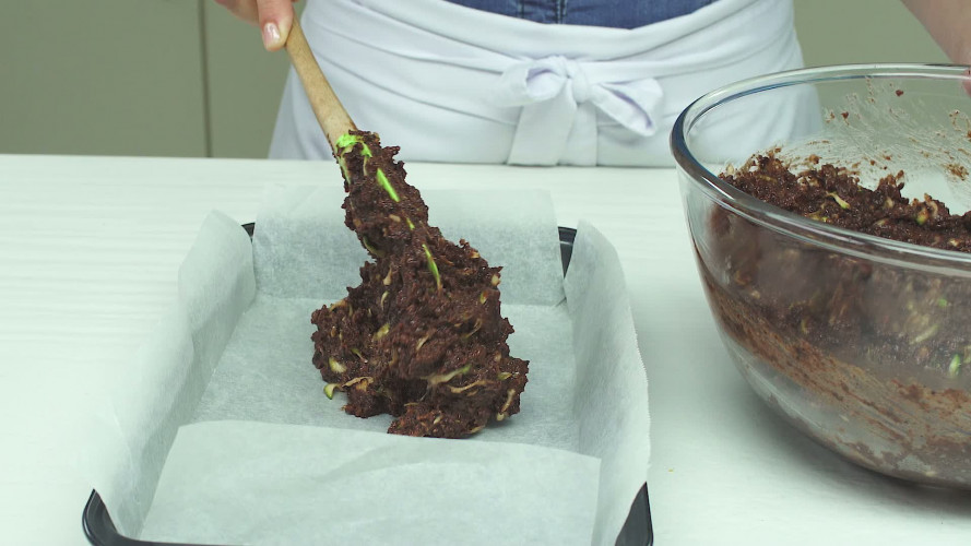 Brownies met amandelmeel, dadels en pecannoten Stap 5.mp4