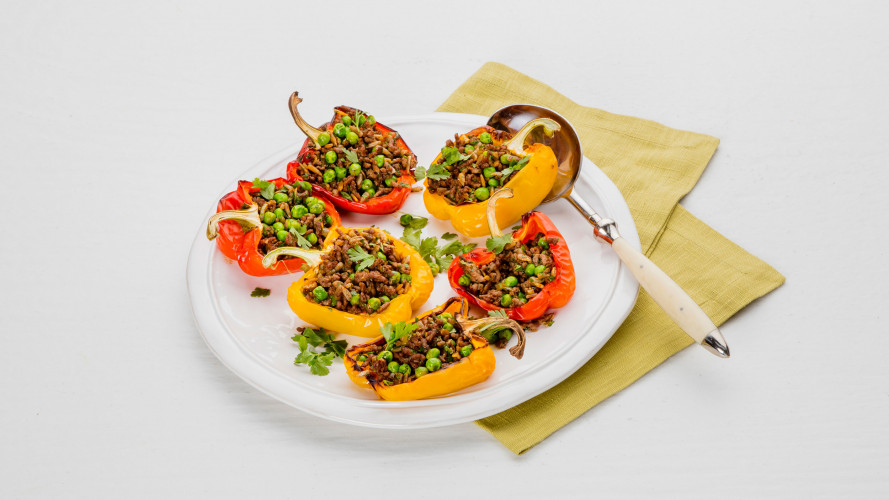 Paprika’s gevuld met tuinerwten en gehakt